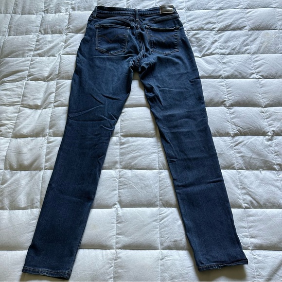 Levi’s High Rise Skinny Jeans Dark Wash - Picture 2 of 3